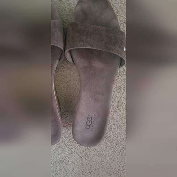 Ugg slips on comfy - Picture 7 of 11